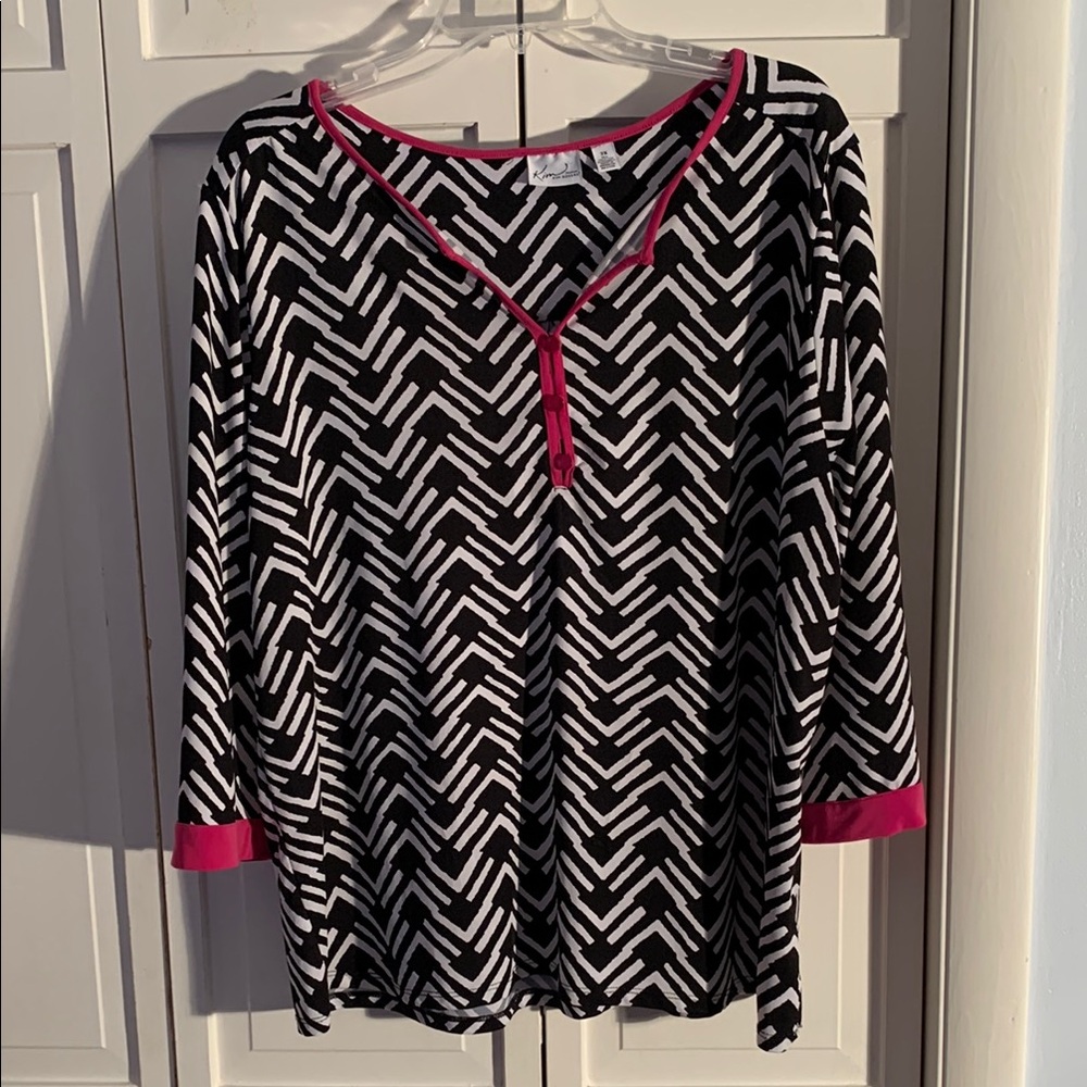 Kim Rogers 2X Black & White Chevron Print  Blouse EUC